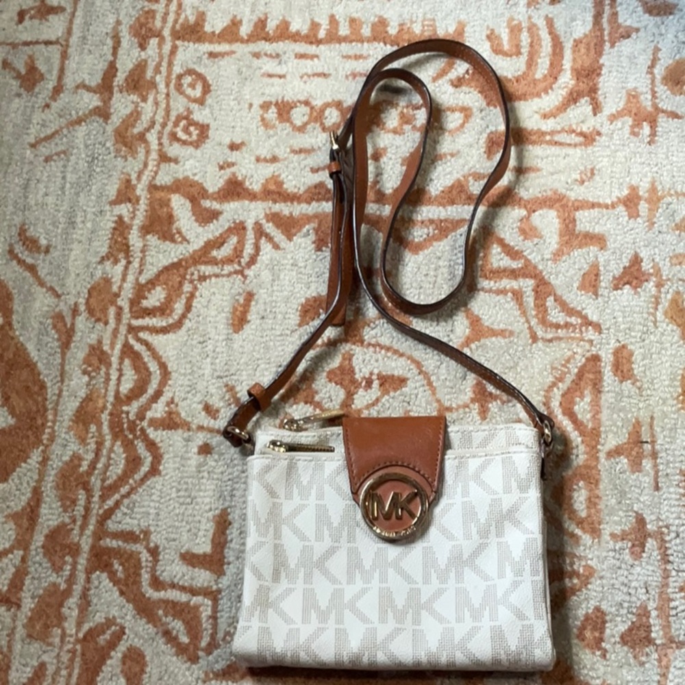 Double pocket Michael Kors purse